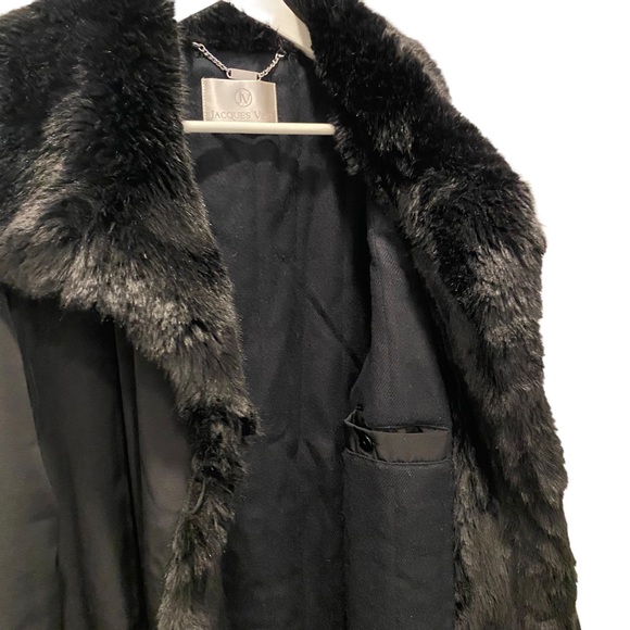 Jacques Vert black coat with faux fur collar and cuffs and toggle closure - Picture 8 of 10